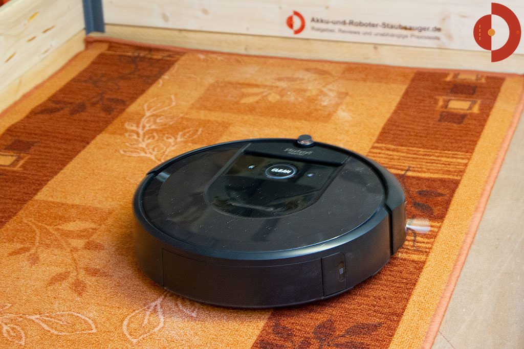 iRobot-Roomba-i7-Test-Laeufer-Saugtest